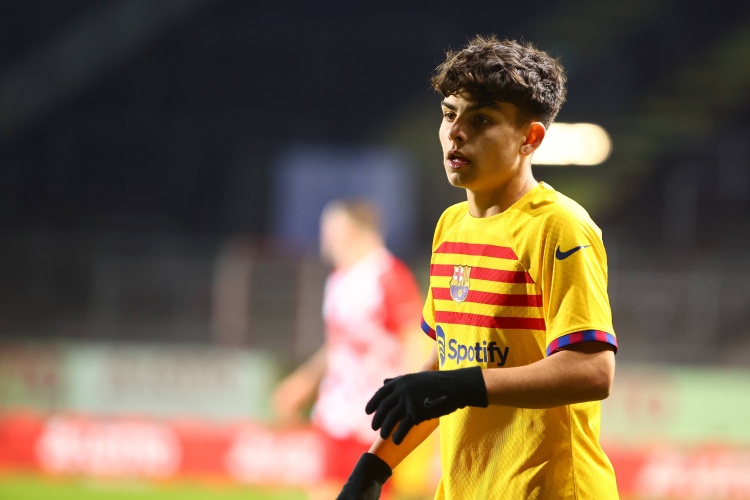 华体会官方网站-18岁上演巴萨一线队首秀！每体：埃斯帕特来自拉玛西亚，曾踢中场